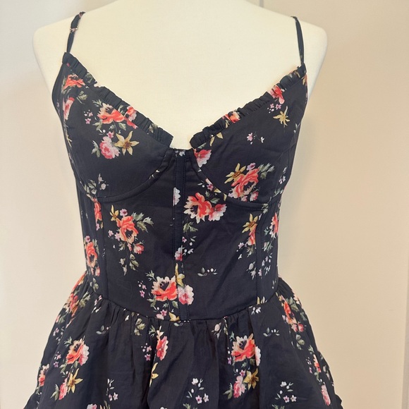 EUC V. Chapman floral dress - Picture 5 of 8